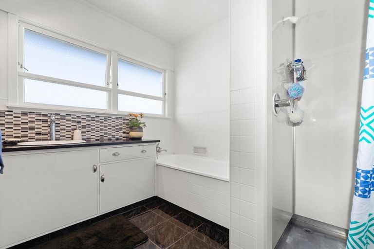 Photo of property in 81 Robinson Avenue, Holdens Bay, Rotorua, 3010