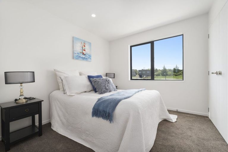 Photo of property in 20 Kaititiko Road, Rosehill, 2113