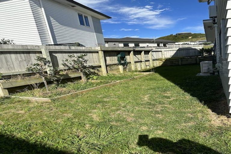 Photo of property in 21 Ken Douglas Drive, Aotea, Porirua, 5024