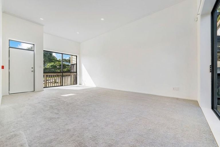 Photo of property in 4/2 Swan Hill Drive, Glen Eden, Auckland, 0602