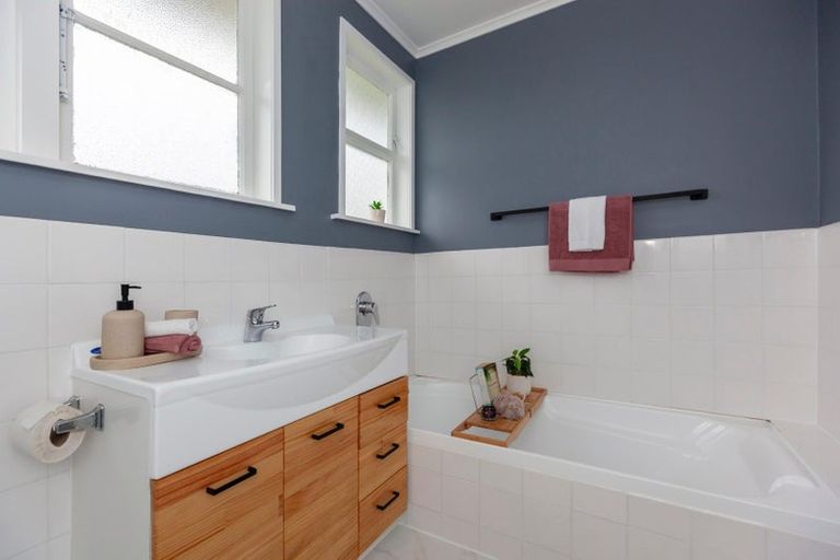 Photo of property in 35 Kotuku Street, Elsdon, Porirua, 5022