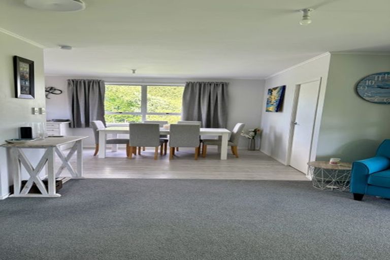 Photo of property in 121 Awaroa Road, Helensville, 0800