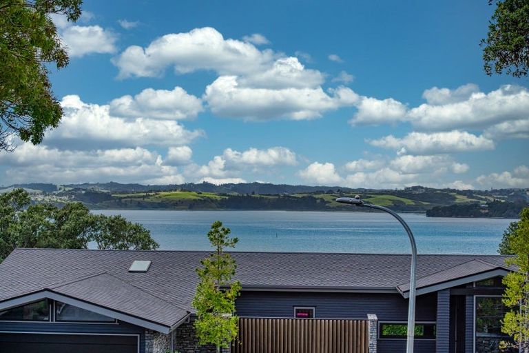 Photo of property in 19 Tainui Road, Cockle Bay, Auckland, 2014