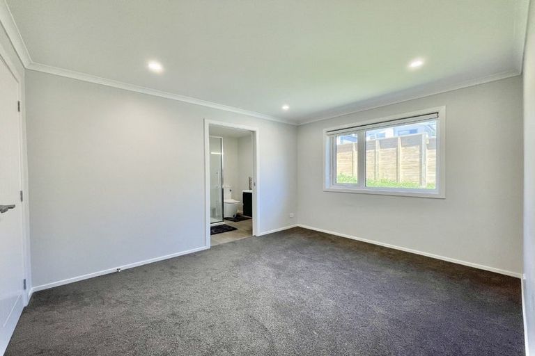 Photo of property in 154 Amesbury Drive, Churton Park, Wellington, 6037