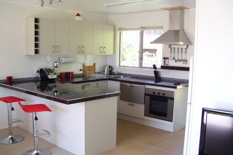 Photo of property in 2/10 Raewyn Place, Pakuranga, Auckland, 2010