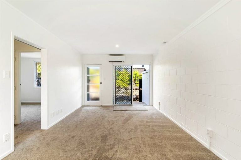Photo of property in 1/9 John Court Street, Birkenhead, Auckland, 0626