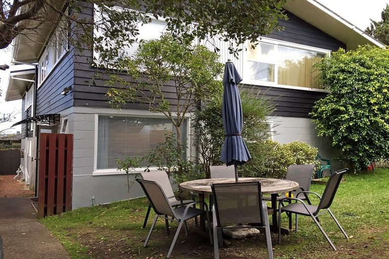 Photo of property in 2/82 Forrest Hill Road, Forrest Hill, Auckland, 0620