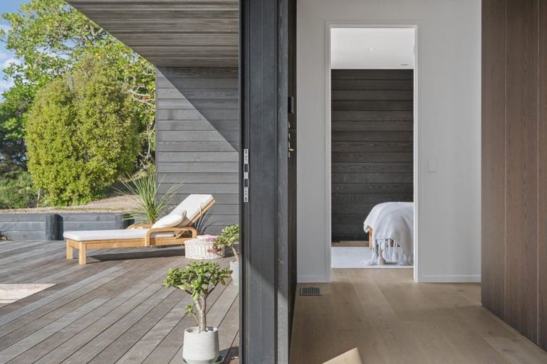 Photo of property in 28 Pacific Parade, Surfdale, Waiheke Island, 1081