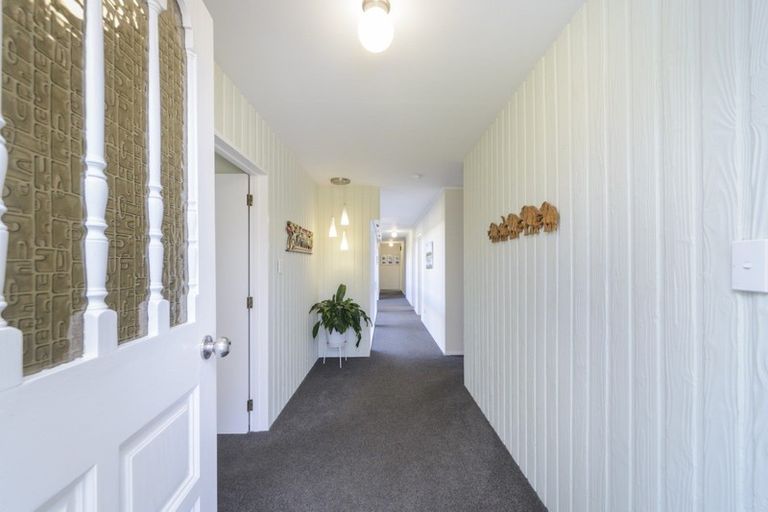 Photo of property in 15 Truscott Grove, Awapuni, Palmerston North, 4412