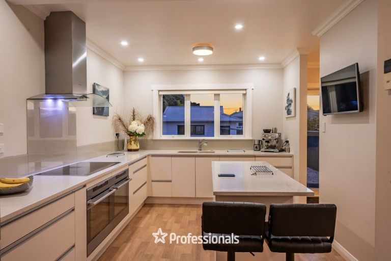 Photo of property in 32 Birdwood Road, Waterloo, Lower Hutt, 5011