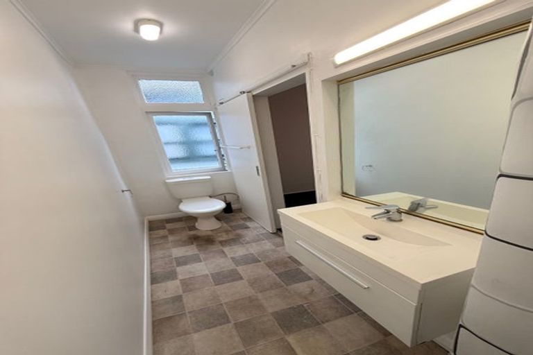 Photo of property in Carillion/the Knoll, 33 Thompson Street, Mount Cook, Wellington, 6011