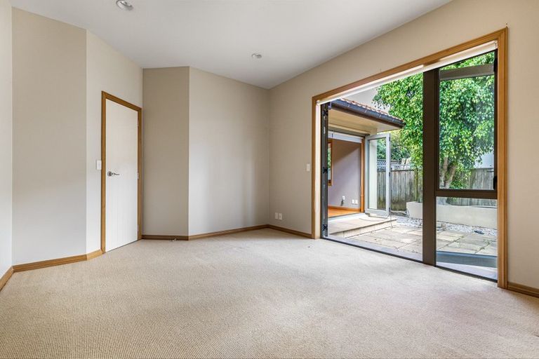 Photo of property in 25 Oakwood Grove, Eastern Beach, Auckland, 2012