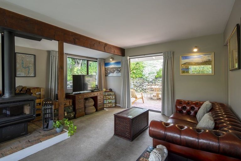 Photo of property in 78 Cedar Drive, Kelvin Heights, Queenstown, 9300