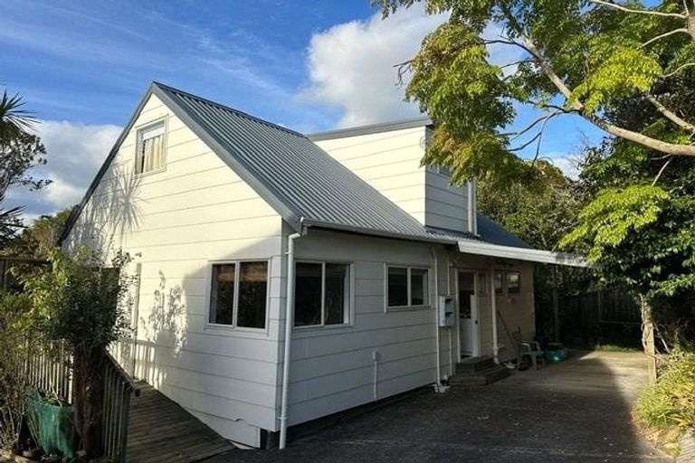 Photo of property in 2/49 Aeroview Drive, Beach Haven, Auckland, 0626