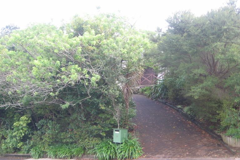 Photo of property in 3 Mappin Place, Chatswood, Auckland, 0626