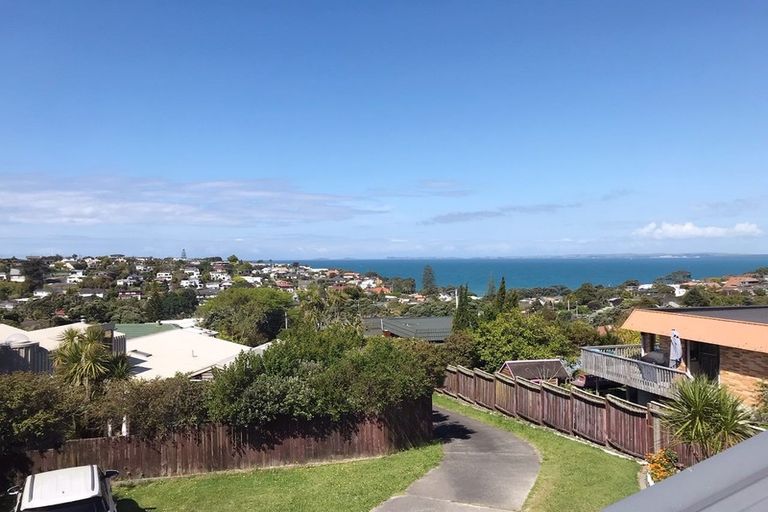 Photo of property in 1/25 Aotearoa Terrace, Murrays Bay, Auckland, 0630