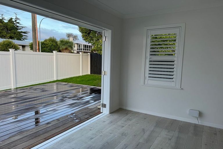 Photo of property in 117 Vodanovich Road, Te Atatu South, Auckland, 0610