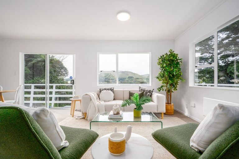 Photo of property in 22 Fyvie Avenue, Tawa, Wellington, 5028