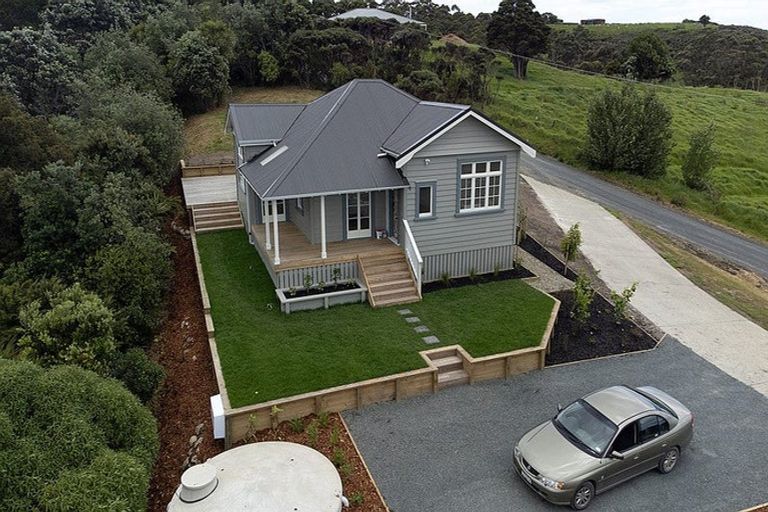 Photo of property in 204 Cape Rodney Road, Leigh, 0985