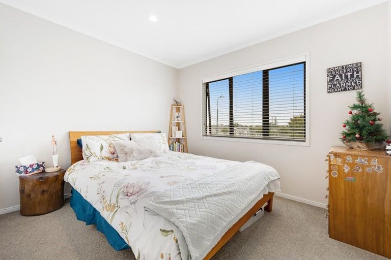 Photo of property in 5 Carousel Crescent, East Tamaki Heights, Auckland, 2016