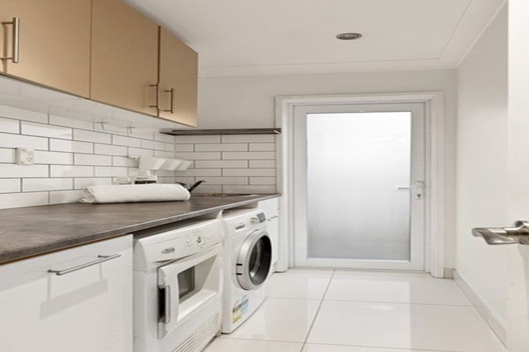 Photo of property in 25 Portadown Avenue, Pakuranga Heights, Auckland, 2010