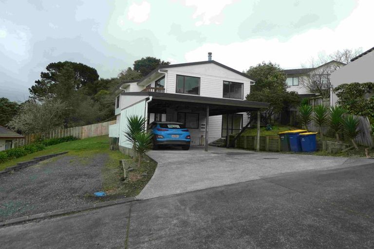Photo of property in 20 Van Dyke Place, West Harbour, Auckland, 0618