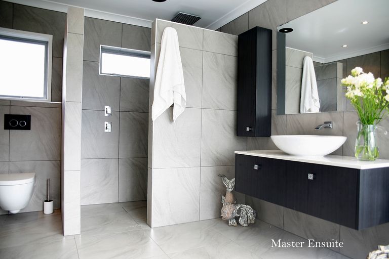 Photo of property in 12 Portofino Point, Karaka, Papakura, 2113