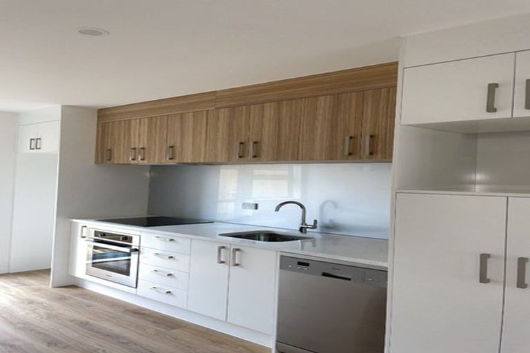 Photo of property in 2d Cockayne Crescent, Sunnynook, Auckland, 0620