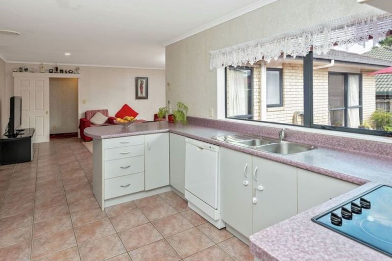 Photo of property in 2 Ballycullanie Place, Dannemora, Auckland, 2016