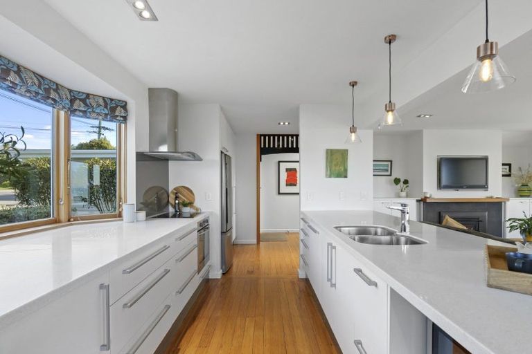 Photo of property in 3 Belleview Terrace, Mount Pleasant, Christchurch, 8081