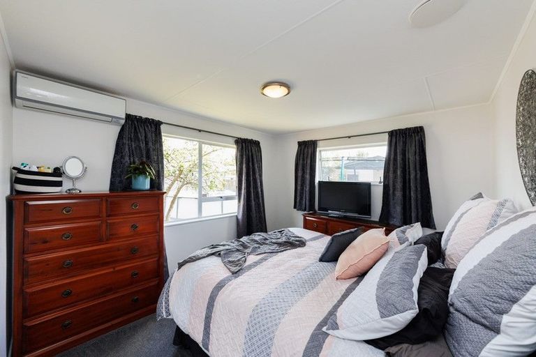 Photo of property in 3 Forbes Place, Kelvin Grove, Palmerston North, 4414