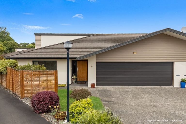 Photo of property in Caversham Park, 2/18 Caversham Road, Westmere, Whanganui, 4501