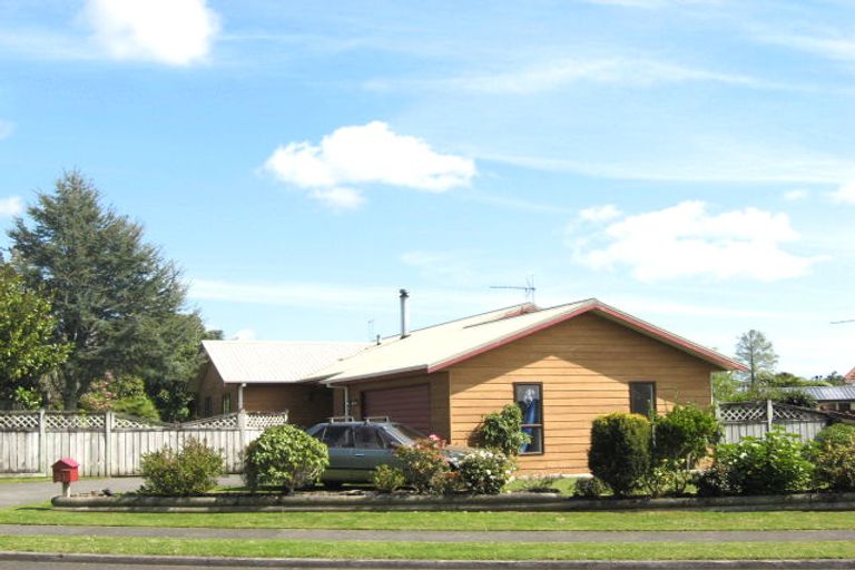 Photo of property in 57 Heta Road, Highlands Park, New Plymouth, 4312