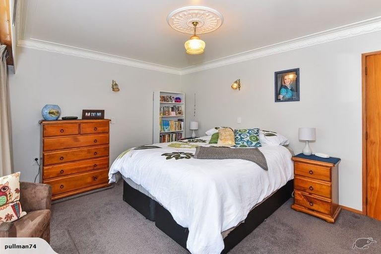Photo of property in 1 Kingsclere Place, Goodwood Heights, Auckland, 2105