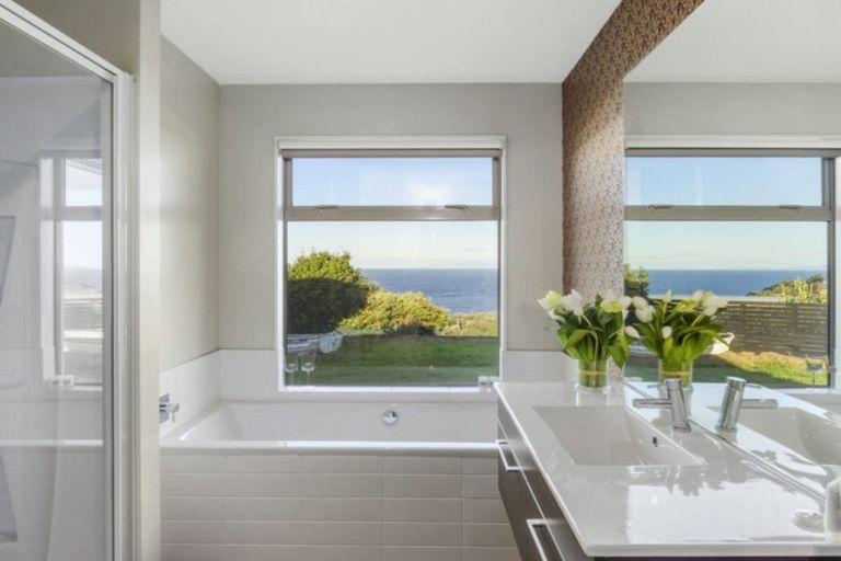 Photo of property in 22 Wonderview Road, Leigh, 0985