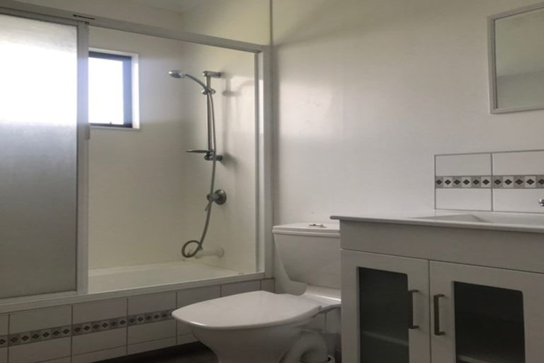 Photo of property in 110 Woodman Drive, Tawa, Wellington, 5028