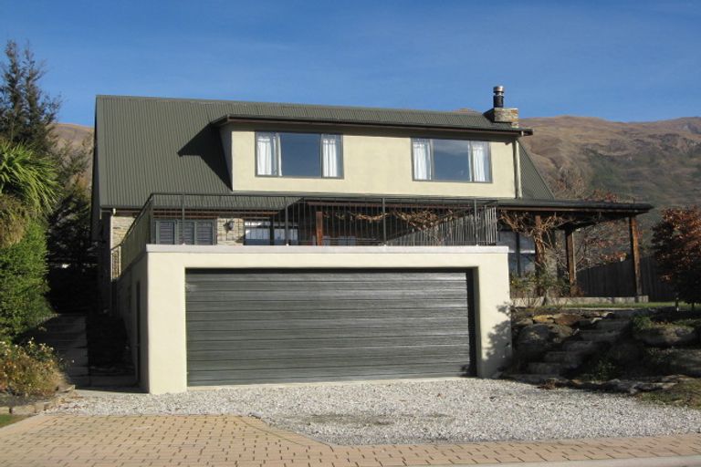 Photo of property in 135 Meadowstone Drive, Wanaka, 9305