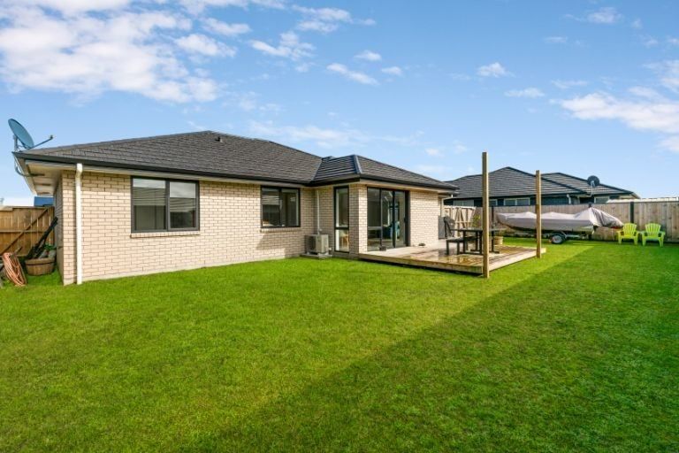 Photo of property in 14 Saint Michael Crescent, One Tree Point, 0118