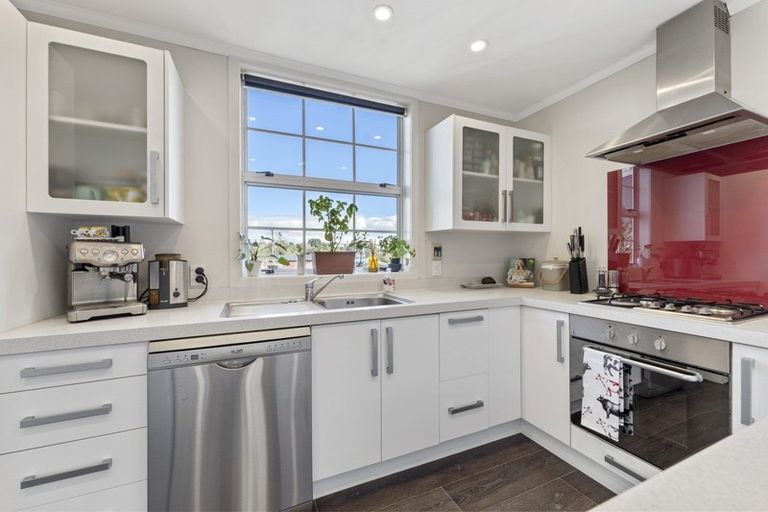 Photo of property in 37 Essex Street, Vogeltown, New Plymouth, 4310