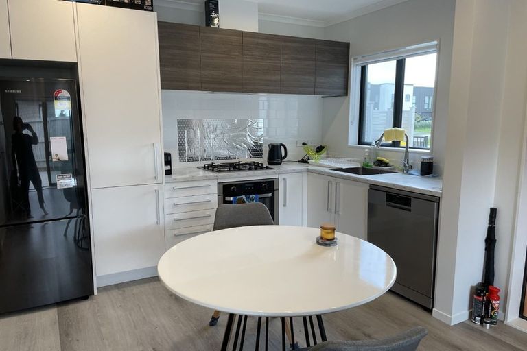 Photo of property in 39 Nganui Avenue, Takanini, 2112