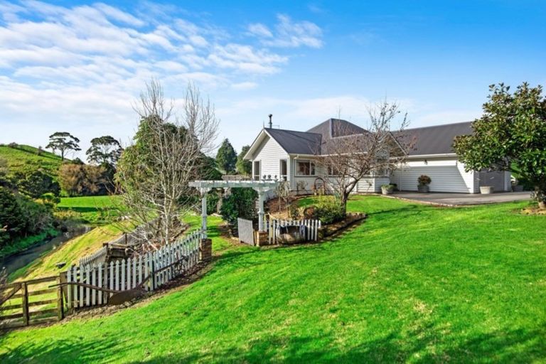 Photo of property in 102 Fitzpatrick Road, Brookby, Manurewa, 2576