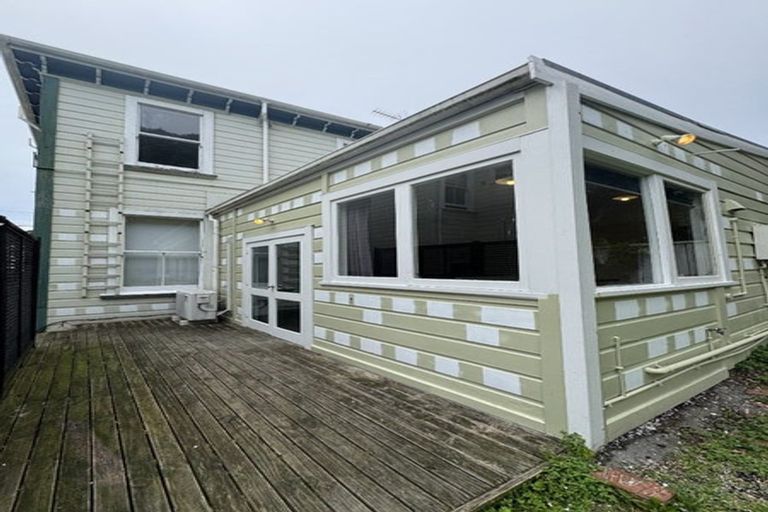 Photo of property in 2a Russell Terrace, Newtown, Wellington, 6021