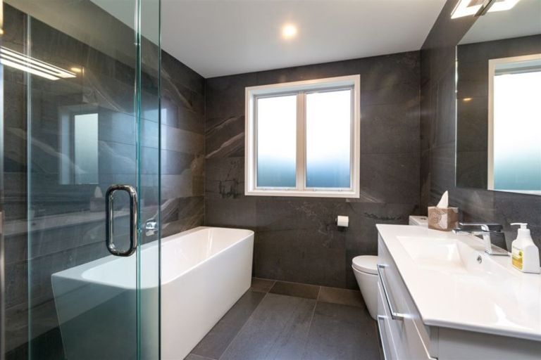 Photo of property in 17 Tindalls Bay Road, Tindalls Beach, Whangaparaoa, 0930