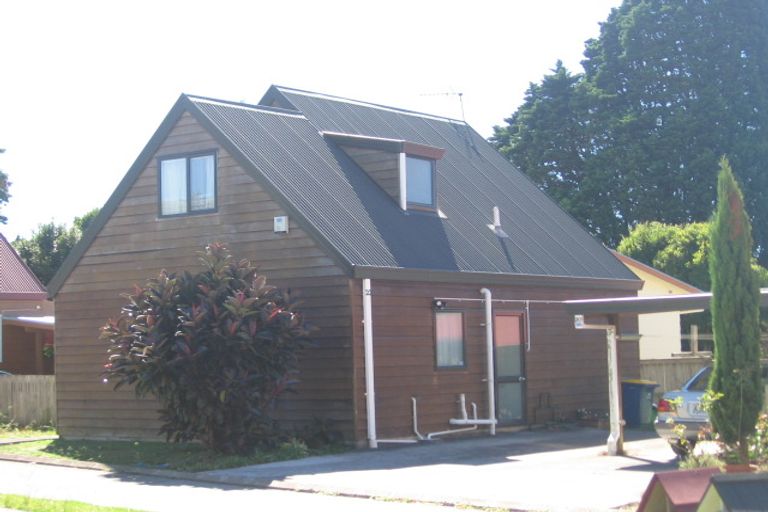 Photo of property in 20 Caspian Close, New Lynn, Auckland, 0600