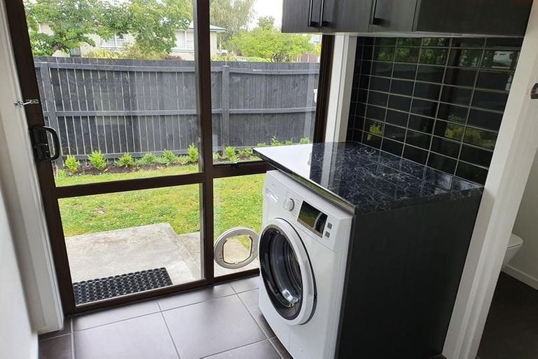 Photo of property in 1 Brookby Crescent, Avonhead, Christchurch, 8042