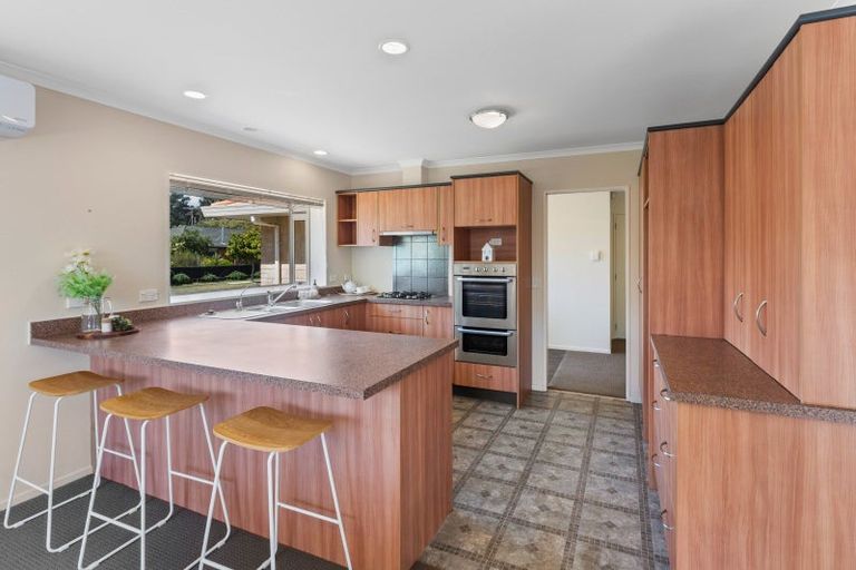 Photo of property in 5 Ashleigh Way, Waikanae Beach, Waikanae, 5036