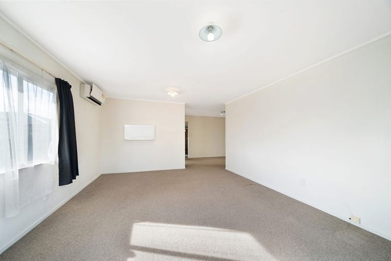 Photo of property in 1/47 Flanshaw Road, Te Atatu South, Auckland, 0610