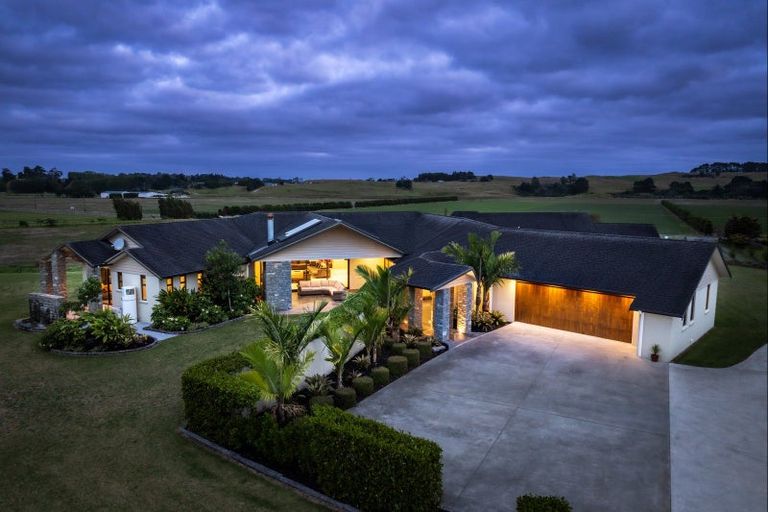 Photo of property in 70 Baylys Coast Road, Dargaville, 0377
