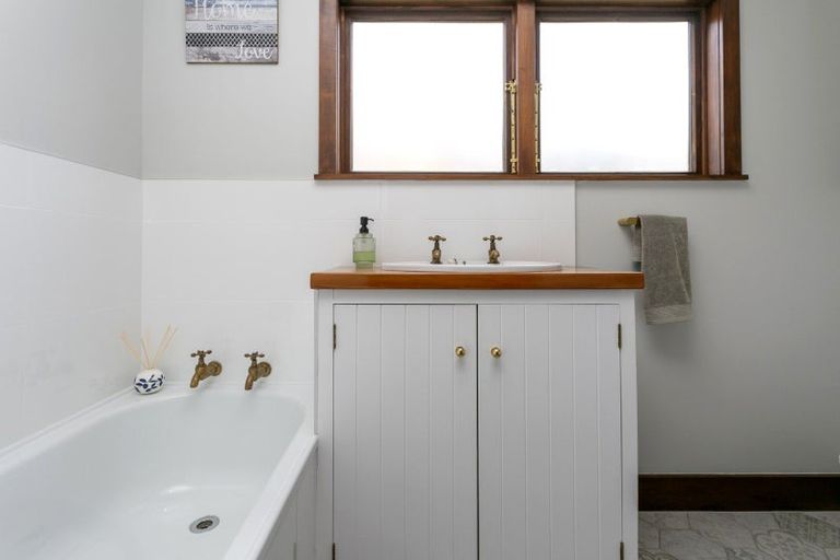 Photo of property in 61 Chesham Avenue, Waipahihi, Taupo, 3330