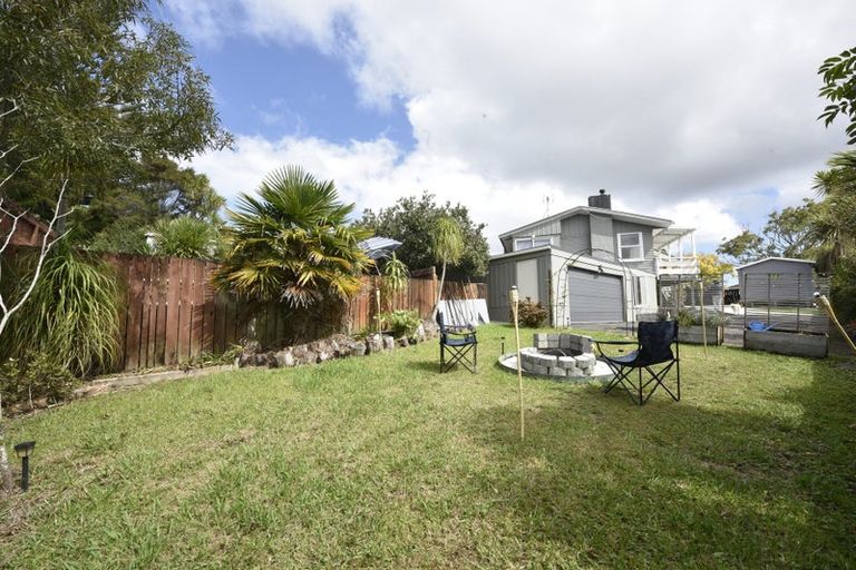 Photo of property in 38 Sunvue Road, Glen Eden, Auckland, 0602
